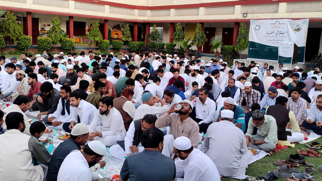 अंजुमन तलबा कदीम जमीयत अल-फलाह की जानिब से इफ्तार पार्टी का आयोजन